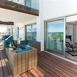 Marina - Beachfront Apartamento