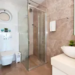 Marina - Beachfront Apartamento