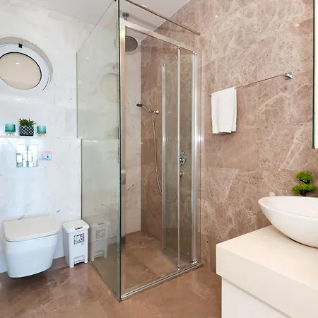 Marina - Beachfront Apartman