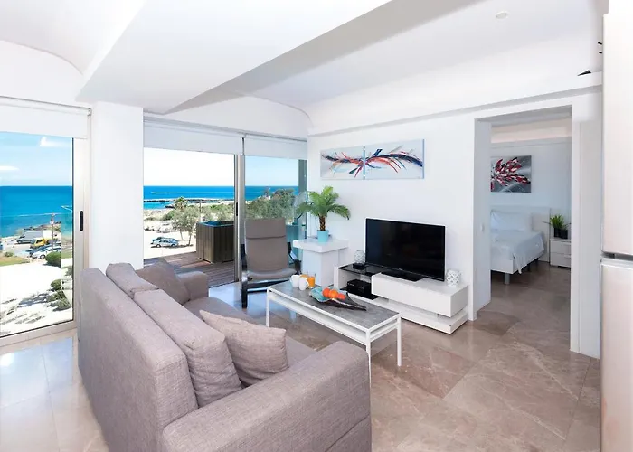 Marina - Beachfront Appartement Protaras