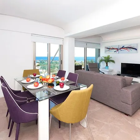 Marina - Beachfront Апартаменты *
